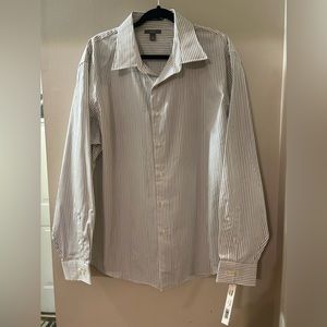 NWT- Men’s Apt 9 Long Sleeve Dress Shirt Size XL White with black pinstripes